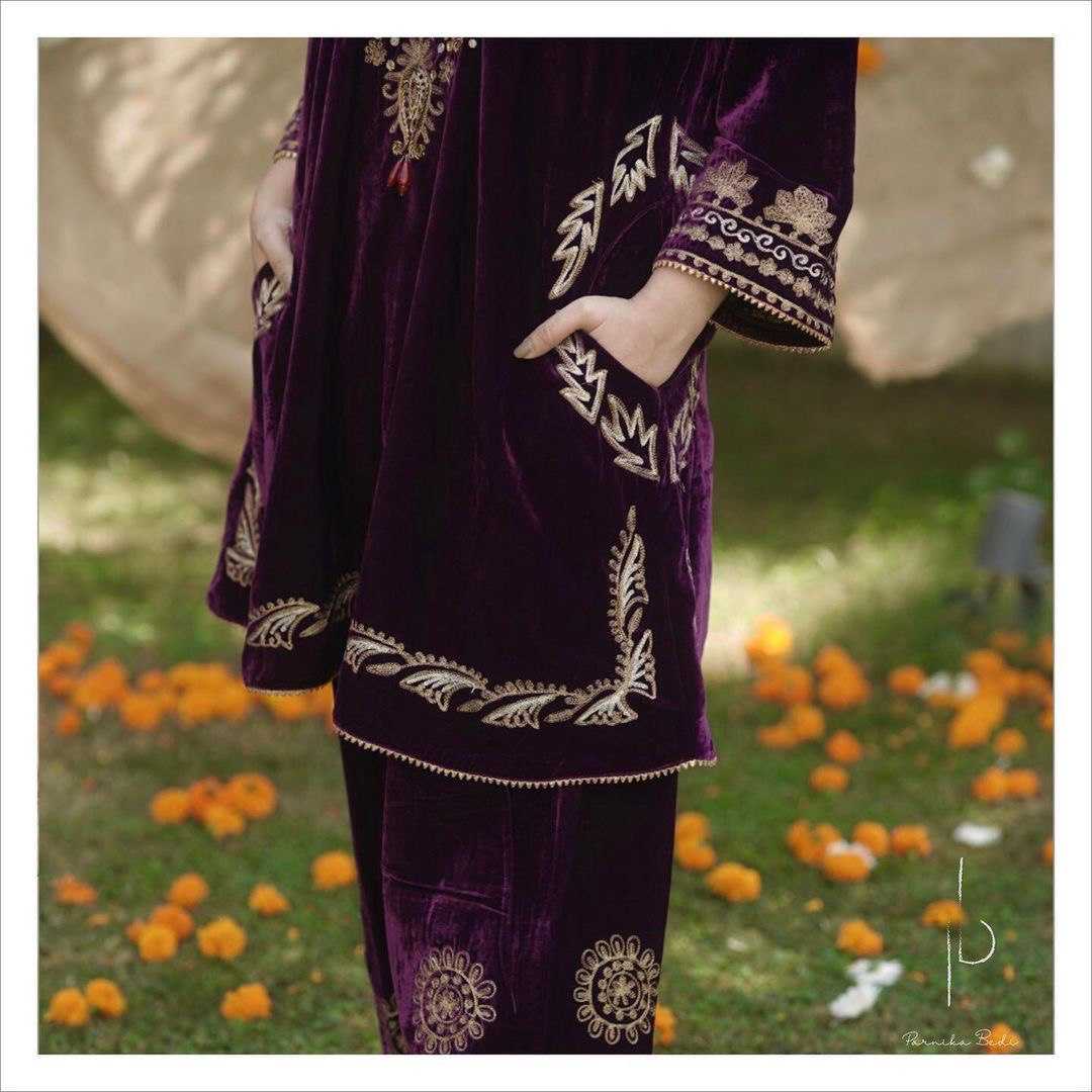 Kashmiri Velvet Embroidery Ladies Silk Zari Work Suit