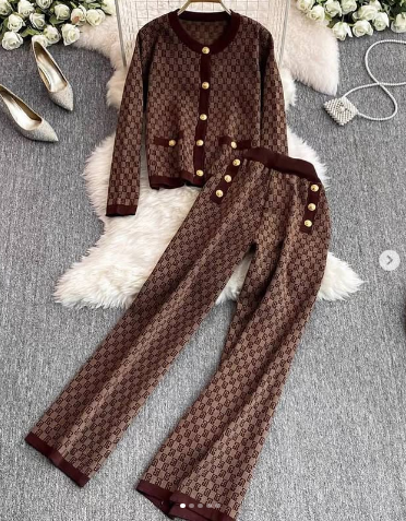 Kiola Set of 2 Pieces, Warm Fabric Long-Sleeved Shirt, Front Slit With Snap Button